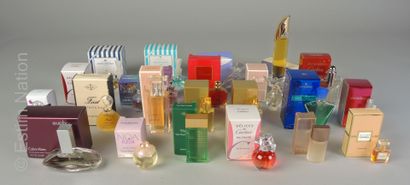 FLACONS MINIATURES 
Ensemble de flacons miniatures...