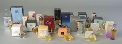 FLACONS MINIATURES 
Ensemble de flacons miniatures...