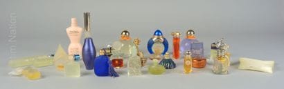 FLACONS DE PARFUM
Deux mini orges à parfums
Hauteur...