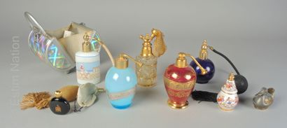 FLACONS DE PARFUM DIVERS 
Ensemble d'environ...