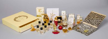 PARFUMS MINIATURES 
Collection de flacons...