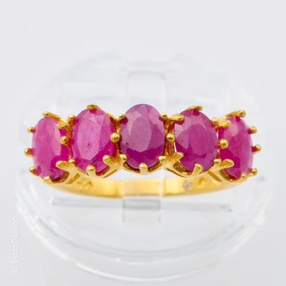 BAGUE RUBIS
Bague en argent doré 925/°° rehaussée...