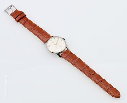 LONGINES 

Bracelet montre en acier, boitier...