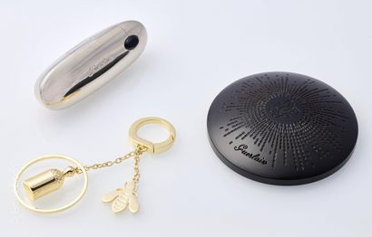 GUERLAIN 
Lot de 3 goodies GUERLAIN comprenant...