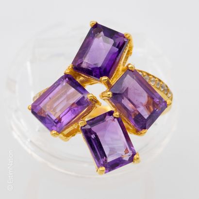 BAGUE AMETHYSTES 
Bague en argent doré 925/°°...