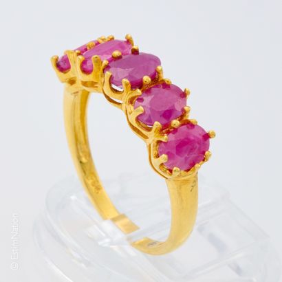 BAGUE RUBIS
Bague en argent doré 925/°° rehaussée...