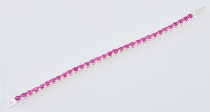 BRACELET RUBIS 
Bracelet à mailles articulées...