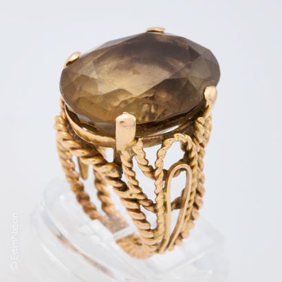 BAGUE OR QUARTZ
Importante bague en or jaune...
