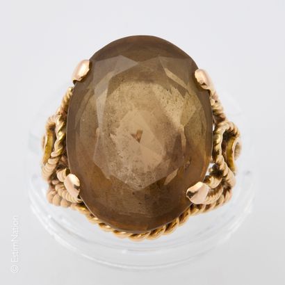 BAGUE OR QUARTZ
Importante bague en or jaune...
