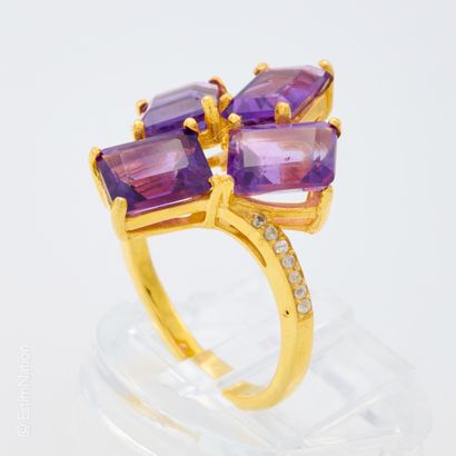 BAGUE AMETHYSTES 
Bague en argent doré 925/°°...