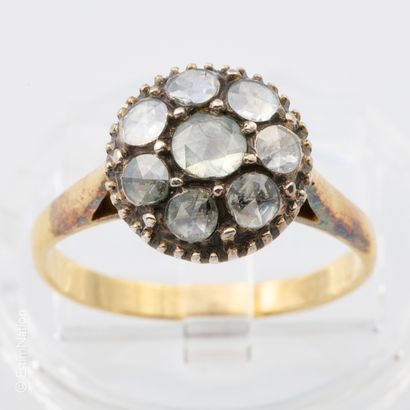 BAGUE OR ET ARGENT , ROSES DIAMANTEES
Bague...
