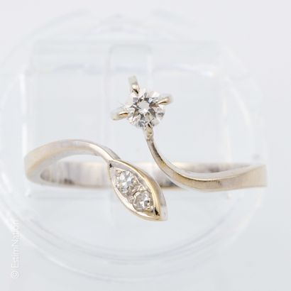 BAGUE TOI ET MOI OR GRIS ET DIAMANTS
Bague...