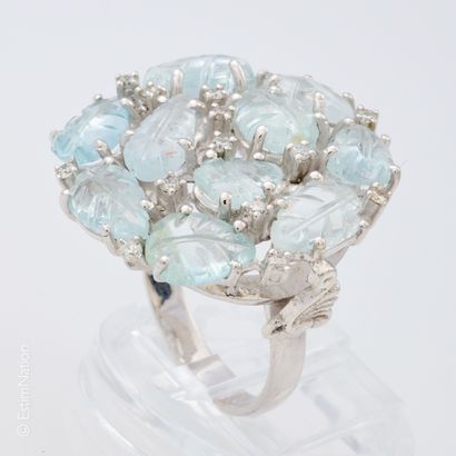 BAGUE AIGUE-MARINE 
Importante bague en argent...