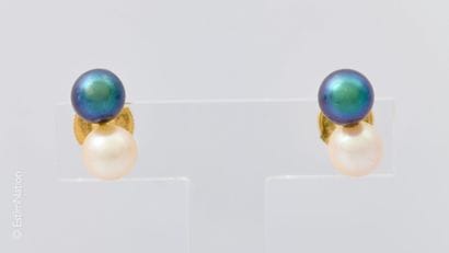 BOUCLES D'OREILLES OR PERLES DE CULTURE 
Paire...