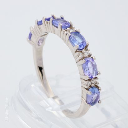 BAGUE TANZANITES 
Bague en argent 925/°°...