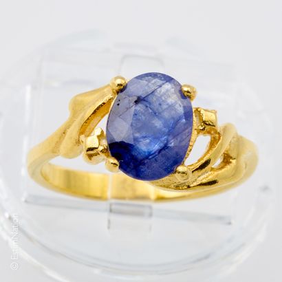 BAGUE SAPHIR 
Bague en argent doré 925/°°,...