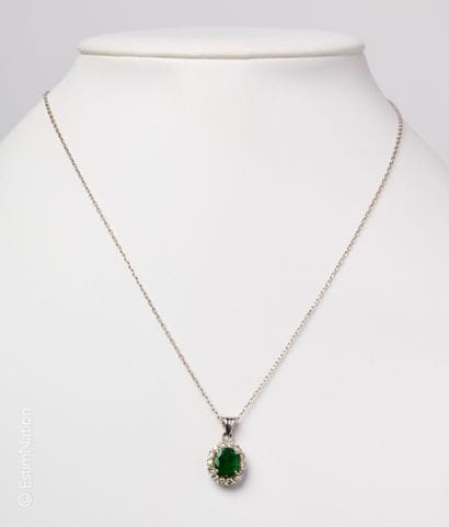 CHAINE PENDENTIF EMERAUDE DIAMANTS 
Collier...