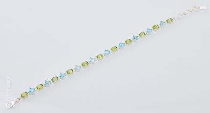 BRACELET PERIDOTS TOPAZES
Bracelet en argent...