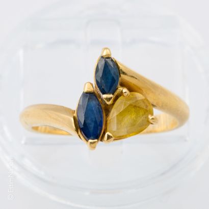 BAGUE OR JAUNE CITRINE ET SAPHIRS
Bague en...