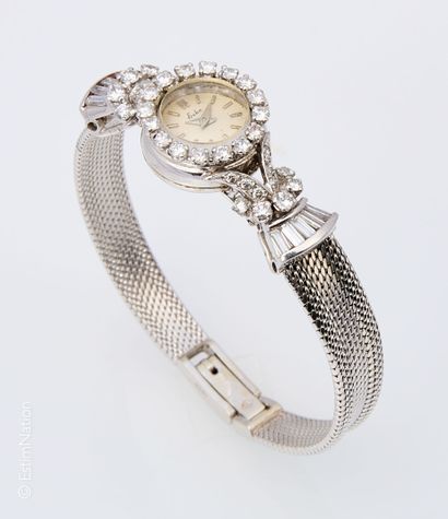 ESKA 
Bracelet montre de dame en or gris...