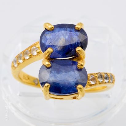 BAGUE SAPHIRS ET TOPAZES
Bague en argent...