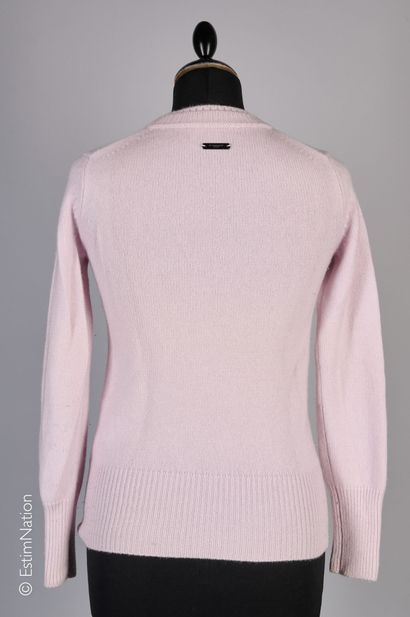 BURBERRY
PULL in ivory cashmere knit, ribbed...