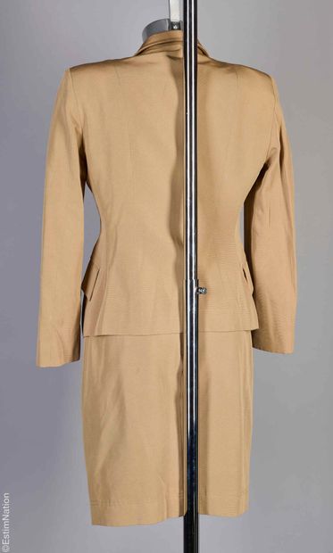 CHEAP AND CHIC BY MOSCHINO VINTAGE
ENSEMBLE...