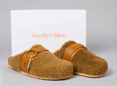 SEE BY CHLOE
PAIRE DE MULES en mouton lainé...