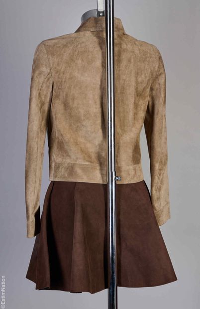 LONGCHAMP
COURTE VESTE en peau taupe zippée,...