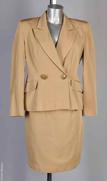 CHEAP AND CHIC BY MOSCHINO VINTAGE
ENSEMBLE...
