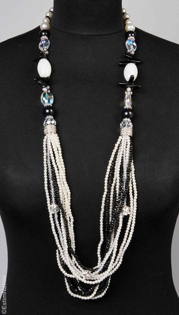 ANONYME
COLLIER composé de perles fantaisie,...