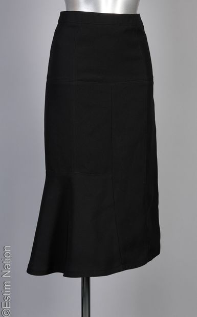 MARNI, COS
JUPE en crêpe de laine noir à...