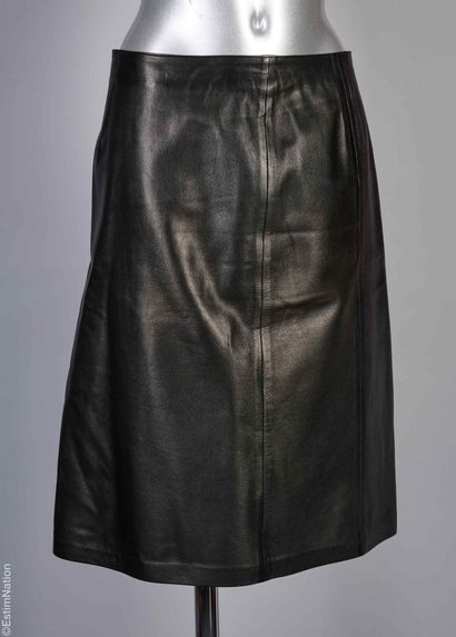 ARTHUR & FOX
Black plunged lambskin leather...