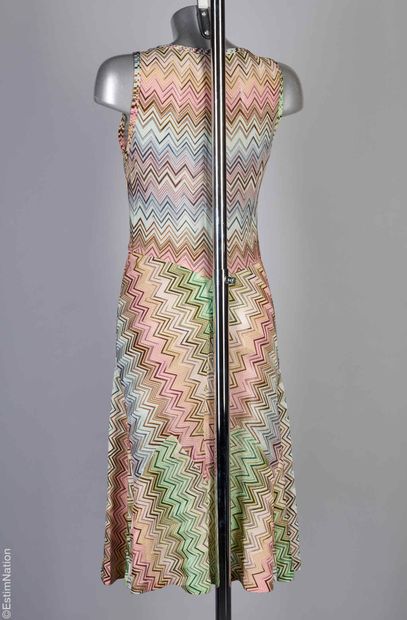 MISSONI (2005)
ROBE évasée formant godets...