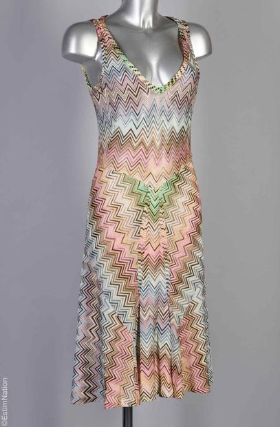 MISSONI (2005)
ROBE évasée formant godets...