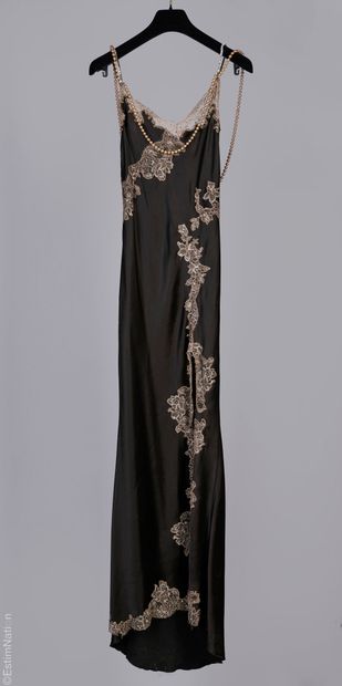 SARAH DJERALDI COUTURE
ROBE en satin noir,...