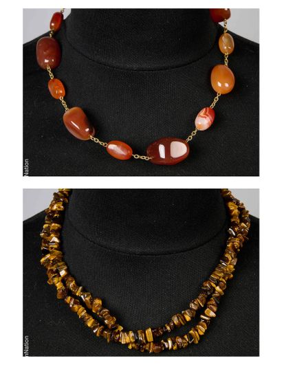 ANONYMOUS
NECKLACE in agate beads, SAUTOIR...