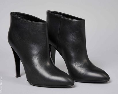SERGIO ROSSI
PAIRE DE BOTTINES en cuir à...