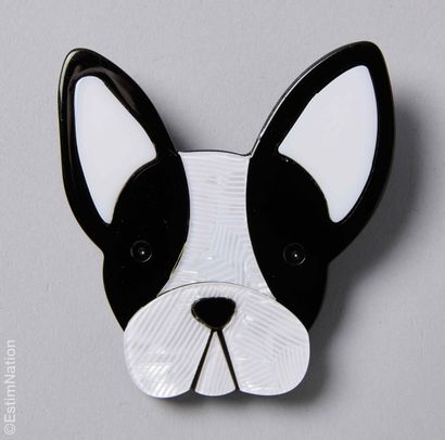ANONYME 
BROCHE en résine blanche et noire...