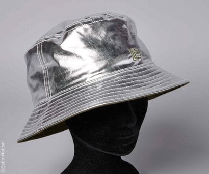 PACO RABANNE (2024)
CHAPEAU à bords en coton...