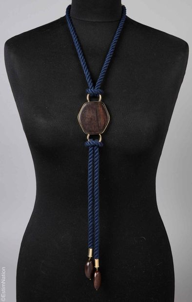 PHILIPPE FERRANDIS
SAUTOIR en passementerie...