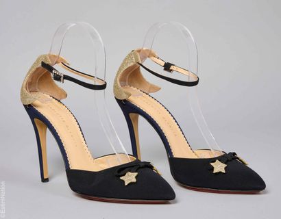 CHARLOTTE OLYMPIA
PAIRE D'ESCARPINS en crêpe...