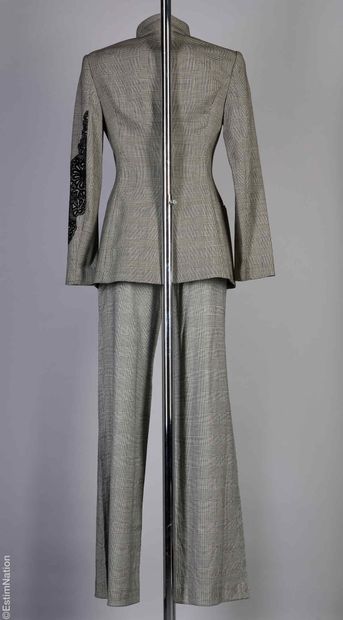 ANGELO TARLAZZI CIRCA 1990
VESTE en lainage...