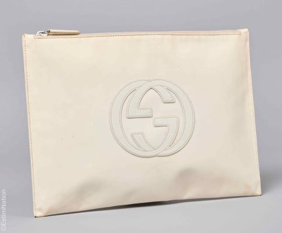 GUCCI VINTAGE
POCHETTE zippée en cuir glacé...