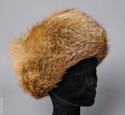ANONYME VINTAGE
TROIS TOQUES en renard :...