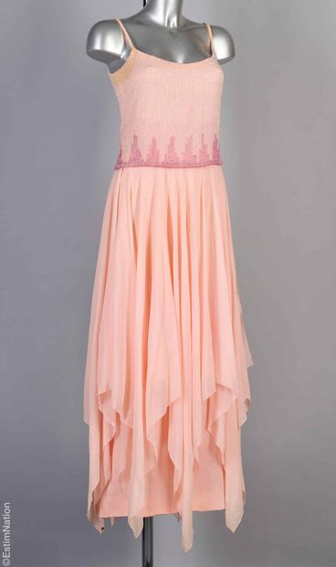 ANONYMOUS VINTAGE COUTURE WORK
Strapless...