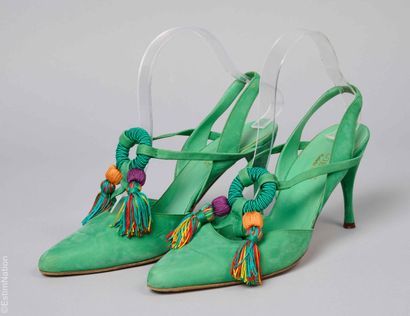 LOEWE VINTAGE
PAIRE DE SANDALES en peau verte...