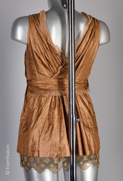 LOUIS VUITTON
Pleated top in cinnamon polyester,...