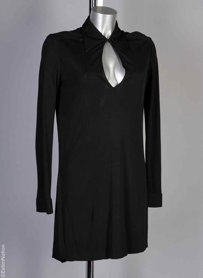 AZZARO, LOEWE, RENATO NUCCI
TUNIQUE fendue...