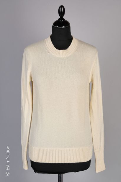 BURBERRY
PULL in ivory cashmere knit, ribbed...